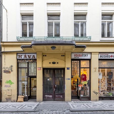 Charming 1 Bedroom Apartment In The City Center Of Praga Esterno foto