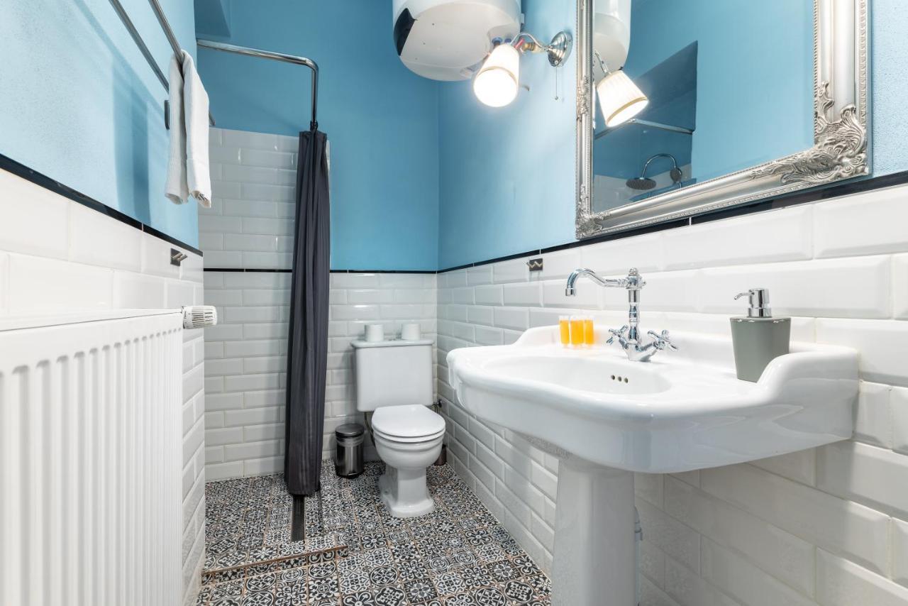 Charming 1 Bedroom Apartment In The City Center Of Praga Esterno foto