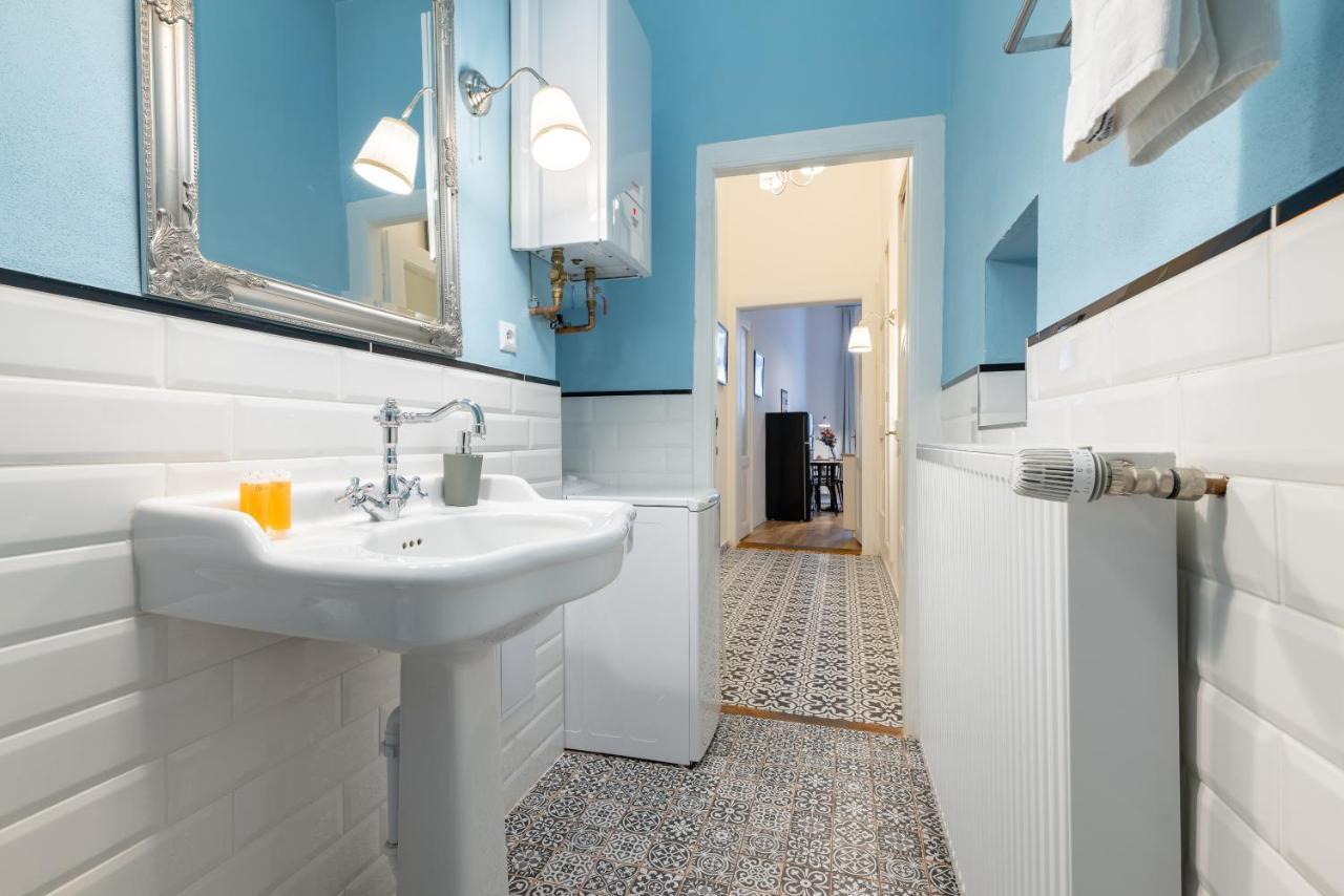 Charming 1 Bedroom Apartment In The City Center Of Praga Esterno foto