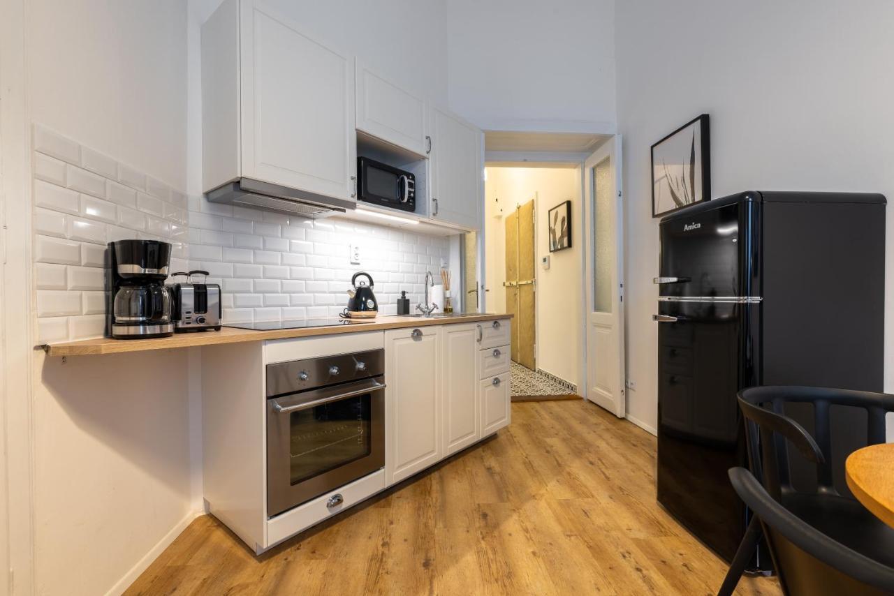 Charming 1 Bedroom Apartment In The City Center Of Praga Esterno foto