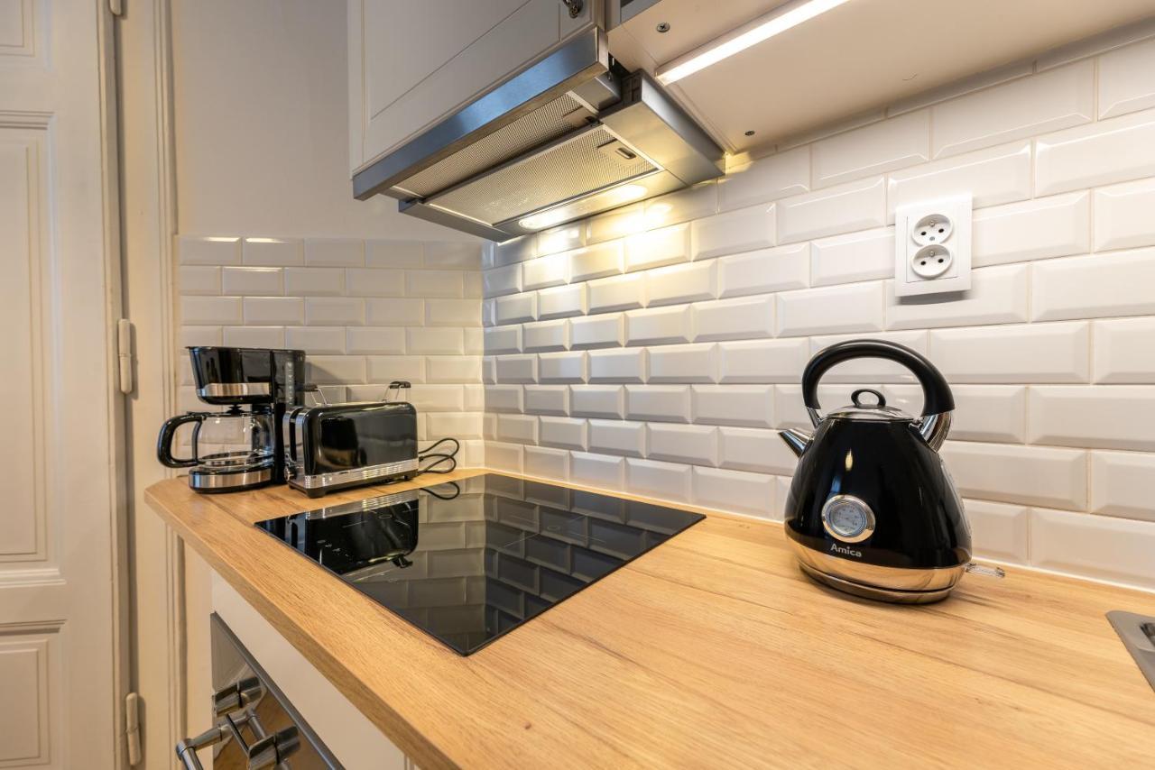 Charming 1 Bedroom Apartment In The City Center Of Praga Esterno foto