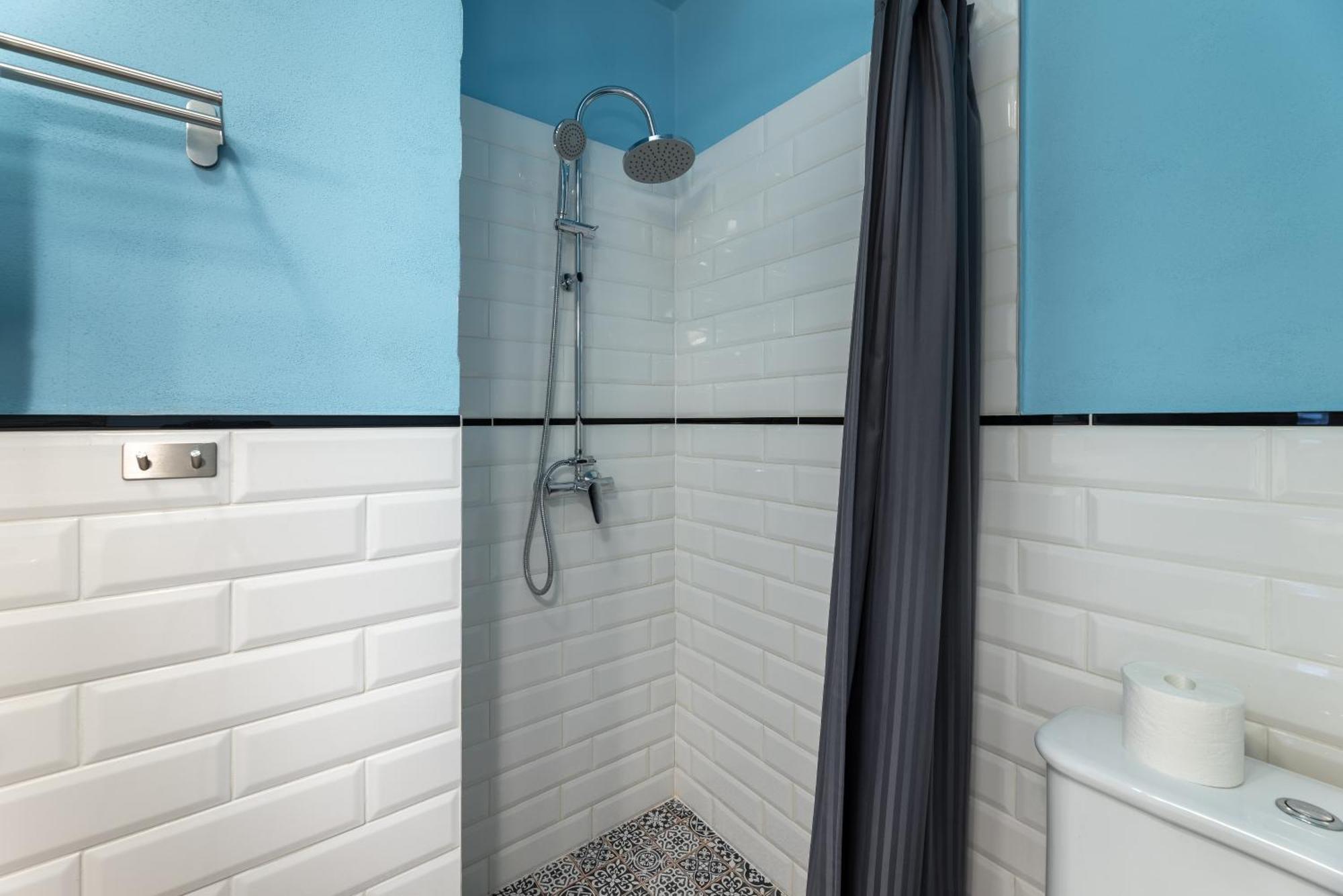 Charming 1 Bedroom Apartment In The City Center Of Praga Esterno foto