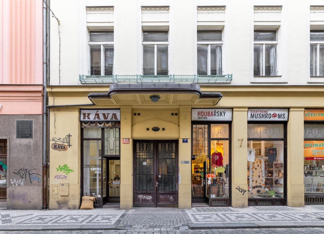 Charming 1 Bedroom Apartment In The City Center Of Praga Esterno foto